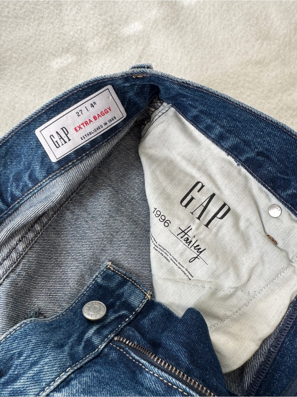 Hailey Bieber x Gap 1996 Extra Baggy Jeans Light Indigo Size 27 NWT - Picture 9 of 10